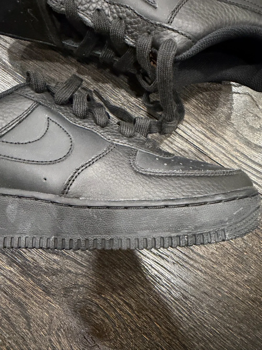 Nike Air Force 1 LV8 AF1 Black/Gum Leather Sneaker Size 6.5Y
